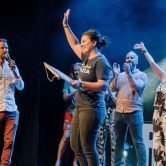 Reunion-Comedy-Cast-6 - Moyenne