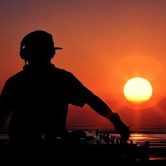 dj sunset azenda no logo